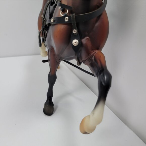 Retired Breyer Huckleberry Bey #472 Collectible Horse with Accessories - Picture 10 of 12
